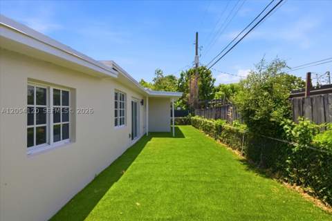 323 NW 104th Ter, Miami FL - photo 11 of 51