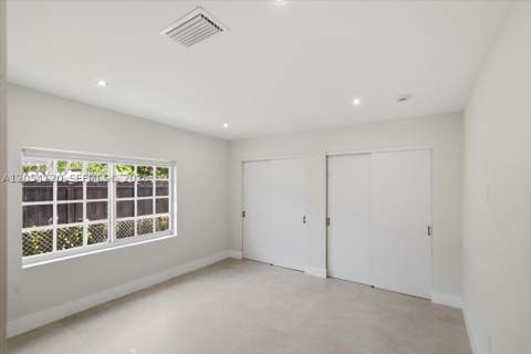 323 NW 104th Ter, Miami FL - photo 16 of 51