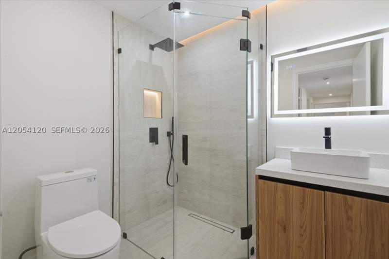 5 bedroom SingleFamilyResidence at 323 NW 104th Ter, W Miami Shores Sec B, Miami — photo 3