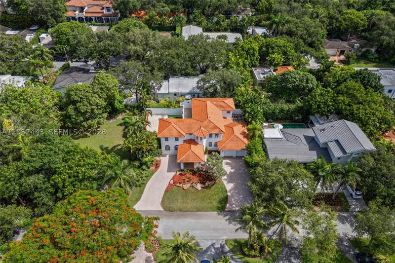 5 bedroom SingleFamilyResidence at 145 W Sunrise Ave, Amd & Corr Plat Of Sunris, Coral Gables — photo 3