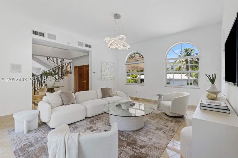5 bedroom SingleFamilyResidence at 145 W Sunrise Ave, Amd & Corr Plat Of Sunris, Coral Gables — photo 4
