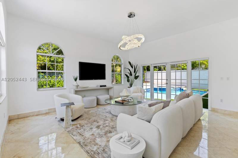5 bedroom SingleFamilyResidence at 145 W Sunrise Ave, Amd & Corr Plat Of Sunris, Coral Gables — photo 5