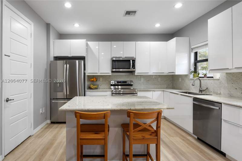 3 bedroom SingleFamilyResidence at 658 NE 193rd Ter, Champion Lakes, Miami — photo 4