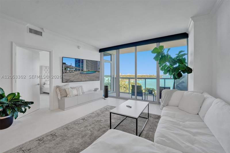 1 bedroom Condominium at 601 NE 36th St 811, Edgewater, Miami — photo 3