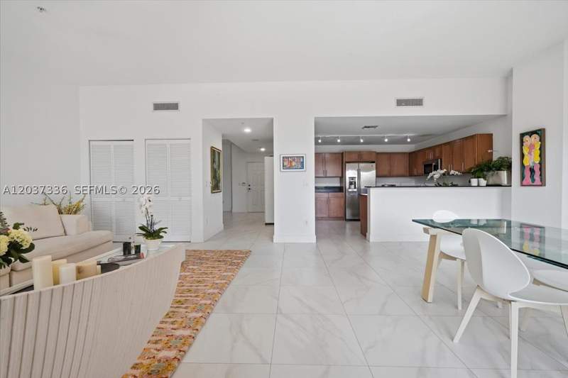 2 bedroom Condominium at 8390 SW 72 106, Colonnade At Dadeland SE, Miami — photo 4