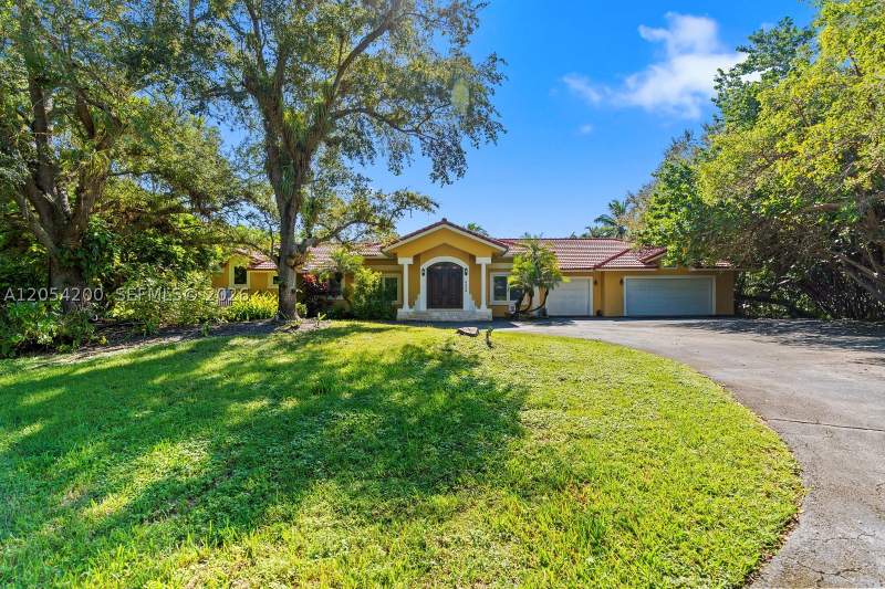5 bedroom SingleFamilyResidence at 6500 SW 127th Street, Hallmark Heights Estates, Pinecrest — photo 5