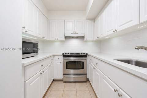 2642 Collins Ave 303, Miami Beach FL - photo 9 of 34