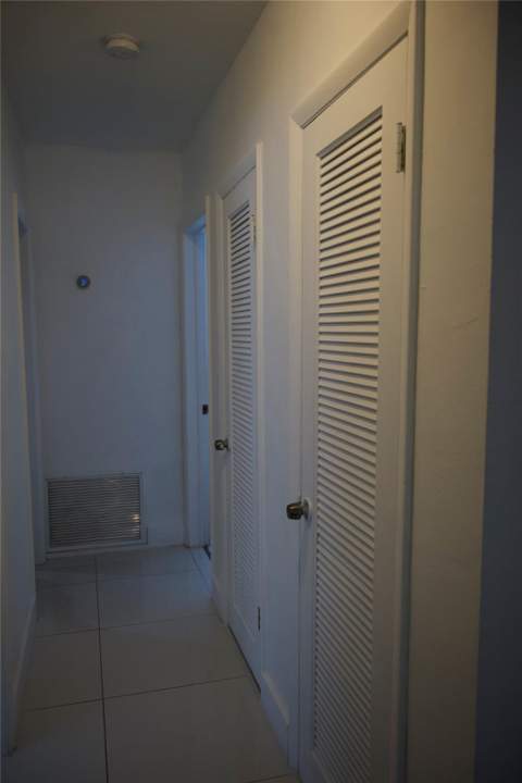 11150 Peachtree Drive, Miami FL - photo 23 of 32
