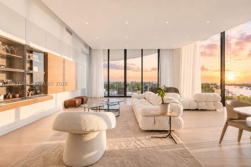 4 bedroom Condominium at 2811 S Bayshore Dr 6A, C.G.B. Subdivision, Miami — photo 2