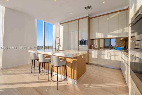 2811 S Bayshore Dr 6A, Miami FL - photo 7 of 21