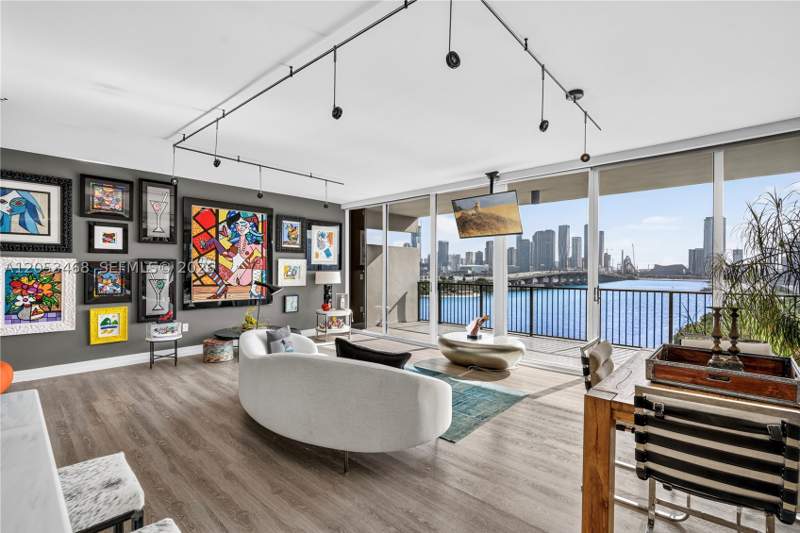 1 bedroom Condominium at 1000 Venetian Way 810, One Thousand Venetian Way, Miami Beach — photo 3