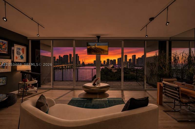 1 bedroom Condominium at 1000 Venetian Way 810, One Thousand Venetian Way, Miami Beach — photo 5