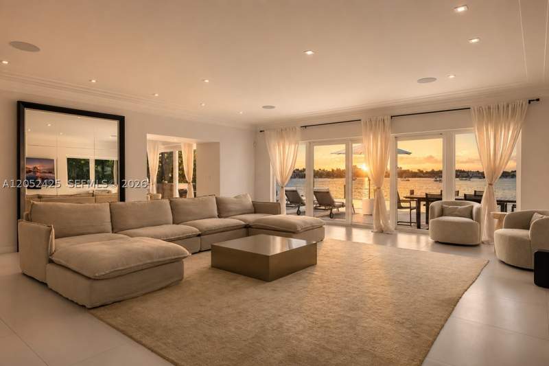 6 bedroom SingleFamilyResidence at 1300 S Venetian Way, San Marco, Miami — photo 4