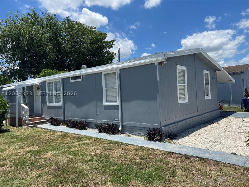 4 bedroom MobileHome at 20016 NW 56 Ave, Royal Country, Miami Gardens — photo 2
