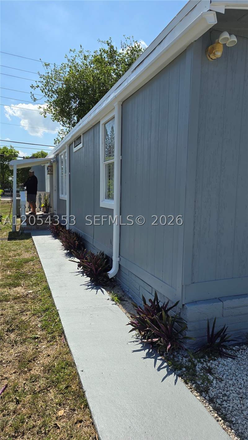 4 bedroom MobileHome at 20016 NW 56 Ave, Royal Country, Miami Gardens — photo 4