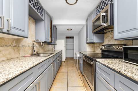 18100 NW 7th Pl, Miami Gardens FL - photo 7 of 48