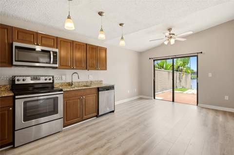 2555 W 65th St, Hialeah FL - photo 13 of 27