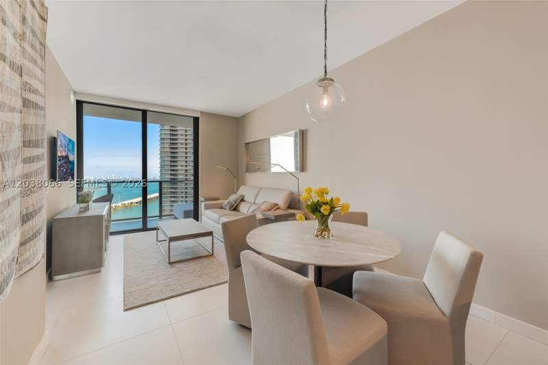 1 bedroom Condominium at 501 NE 31st St 2904, Paraiso Bayviews Condo, Miami — photo 2