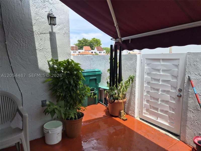 2 bedroom Townhouse at 6201 sw 138 th ct G, Golden Homes, Miami — photo 2