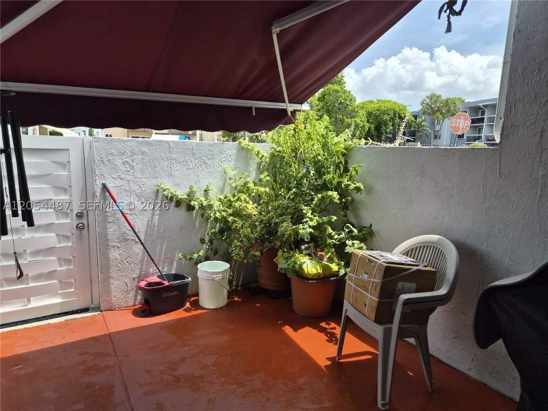 2 bedroom Townhouse at 6201 sw 138 th ct G, Golden Homes, Miami — photo 5