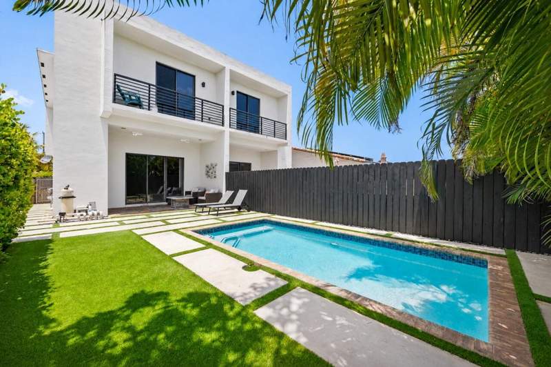 3 bedroom Townhouse at 3090 SW 17th Street, Lyndale Second Addition, Miami — photo 2