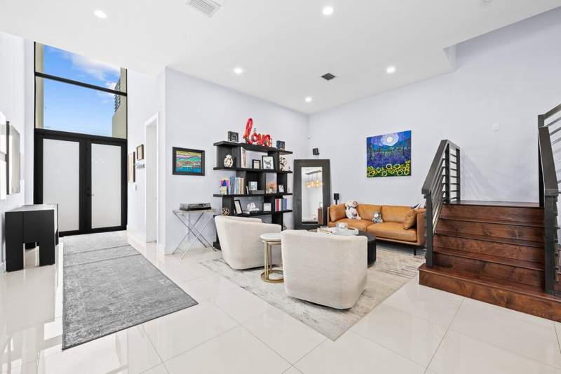 3 bedroom Townhouse at 3090 SW 17th Street, Lyndale Second Addition, Miami — photo 4