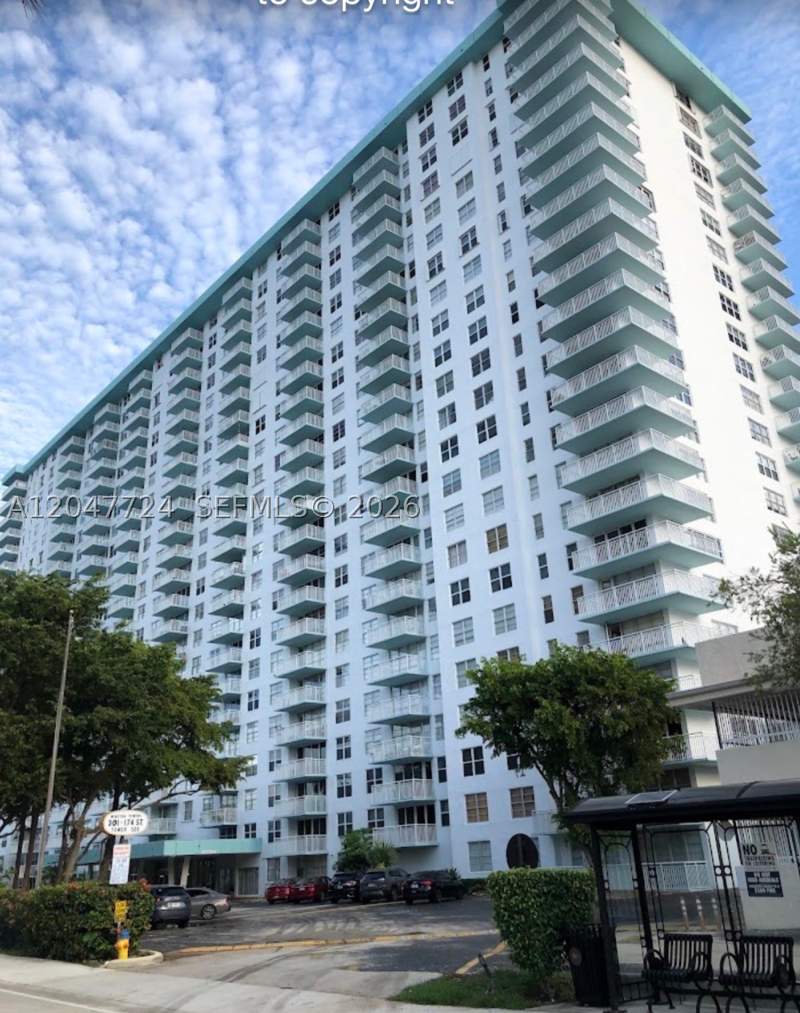 2 bedroom Condominium at 301 174th St 1208, Winston Towers 500 Condo, Sunny Isles Beach — photo 2