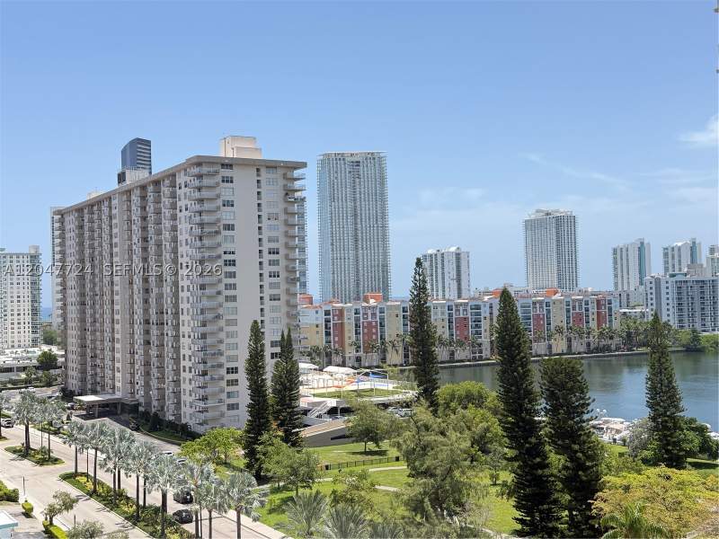 2 bedroom Condominium at 301 174th St 1208, Winston Towers 500 Condo, Sunny Isles Beach — photo 3