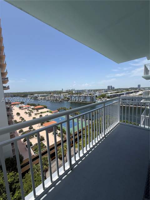 301 174th St 1208, Sunny Isles Beach FL - photo 6 of 14