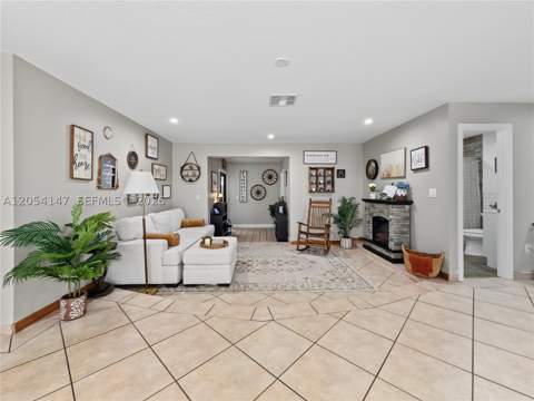 225 NW 21st St, Homestead FL - photo 11 of 56