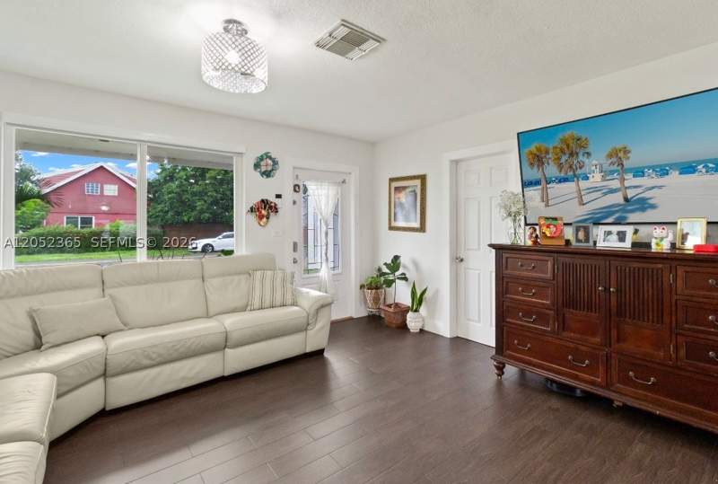 4 bedroom SingleFamilyResidence at 11241 SW 177th St, Green Hills Sec 2, Miami — photo 2