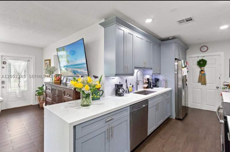 4 bedroom SingleFamilyResidence at 11241 SW 177th St, Green Hills Sec 2, Miami — photo 5