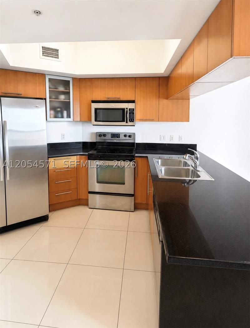 2 bedroom Condominium at 1750 N Bayshore Dr 4201, Opera Tower Condo, Miami — photo 2