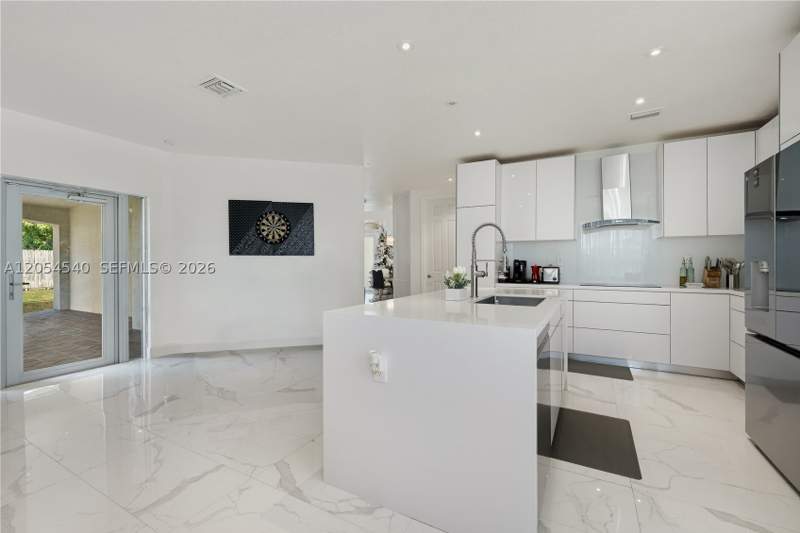 4 bedroom SingleFamilyResidence at 8770 SW 204th St, Cantamar, Cutler Bay — photo 4