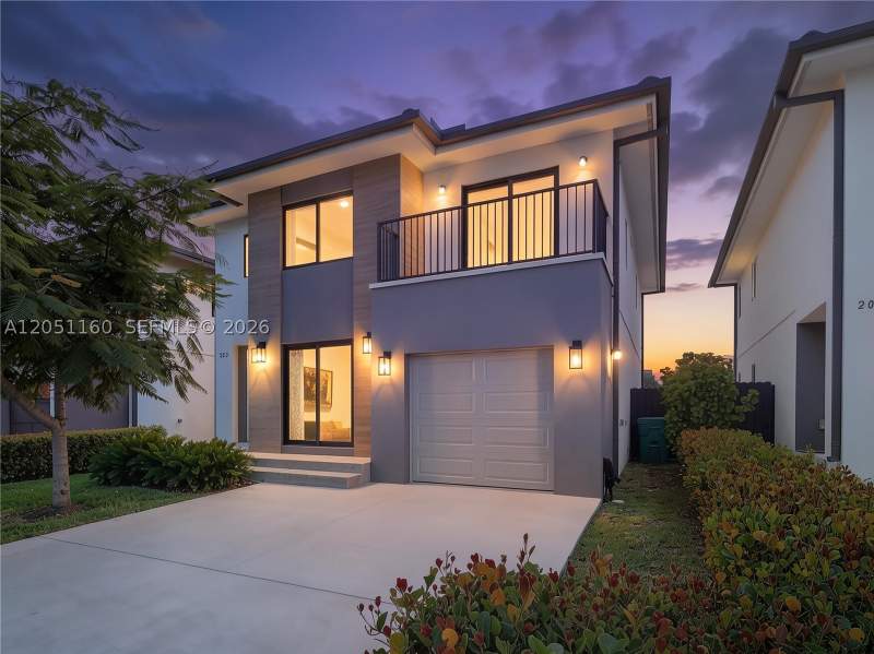 5 bedroom SingleFamilyResidence at 205 NW 12th Ct, Aurora Subdivision, Florida City — photo 2