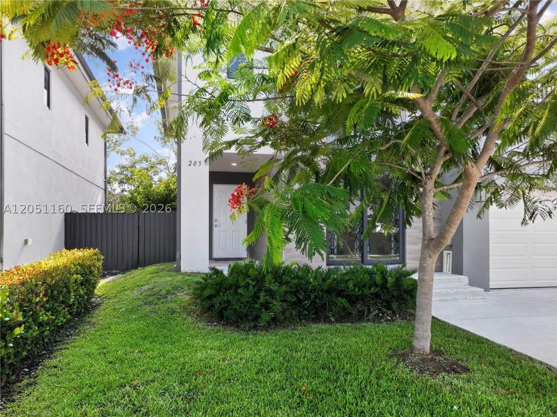 5 bedroom SingleFamilyResidence at 205 NW 12th Ct, Aurora Subdivision, Florida City — photo 3