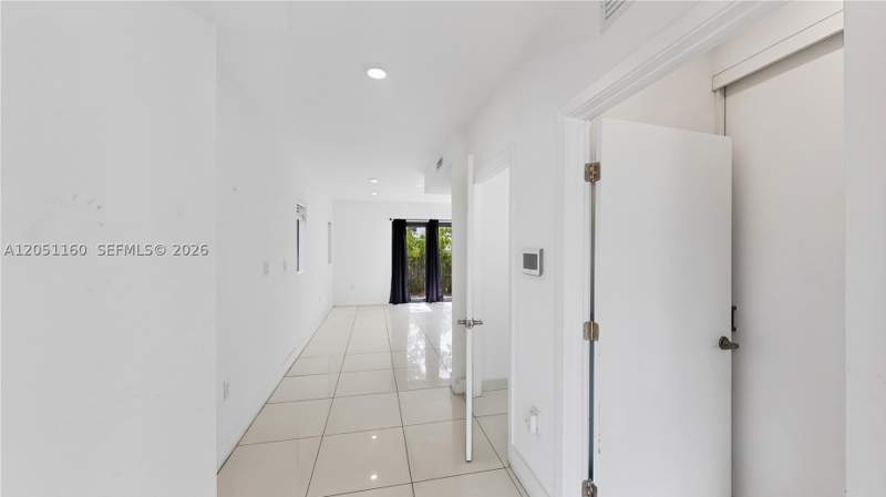 5 bedroom SingleFamilyResidence at 205 NW 12th Ct, Aurora Subdivision, Florida City — photo 5
