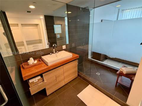2155 Washington Ct 210, Miami Beach FL - photo 10 of 17