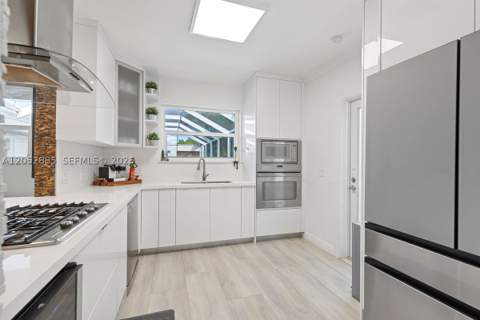 7505 Mutiny Ave, North Bay Village FL - photo 6 of 24