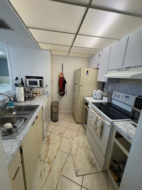 7035 NW 186th St D302, Hialeah FL - photo 8 of 14