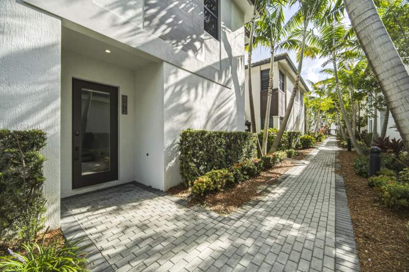 3 bedroom SingleFamilyResidence at 8272 NW 44th Terrace, Downtown Doral South Phase, Doral — photo 4