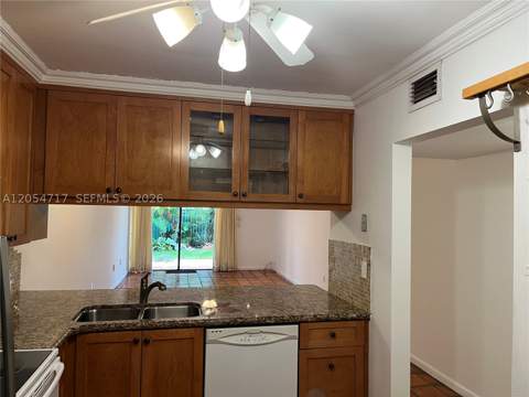 709 Curtiss Pkwy 11, Miami Springs FL - photo 12 of 26