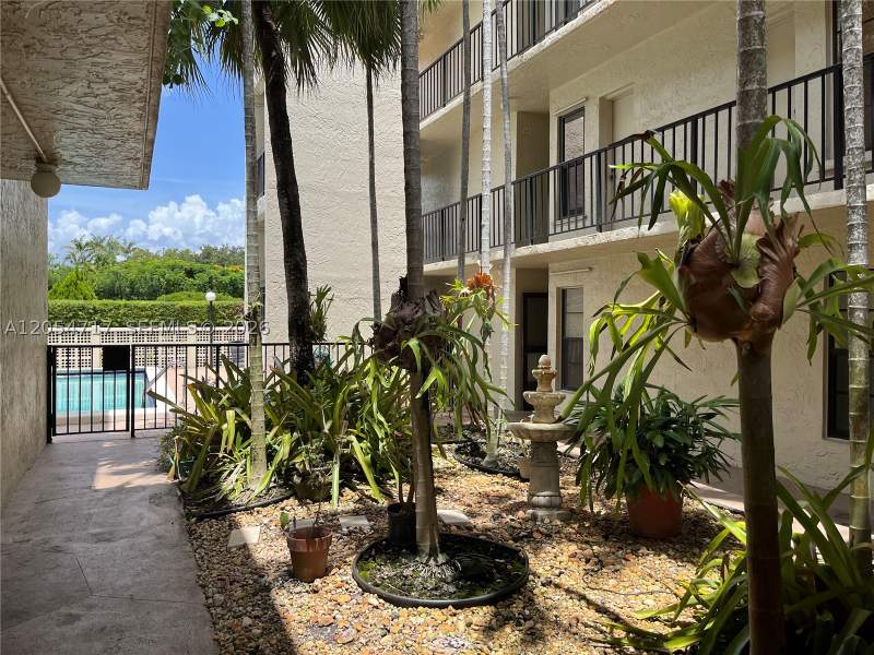 2 bedroom Condominium at 709 Curtiss Pkwy 11, 709 Curtiss Parkway Condo, Miami Springs — photo 3