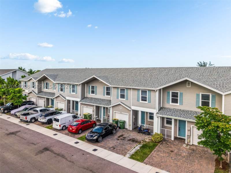 3 bedroom Townhouse at 1871 SE 9th Terr, Hamilton Place, Homestead — photo 2