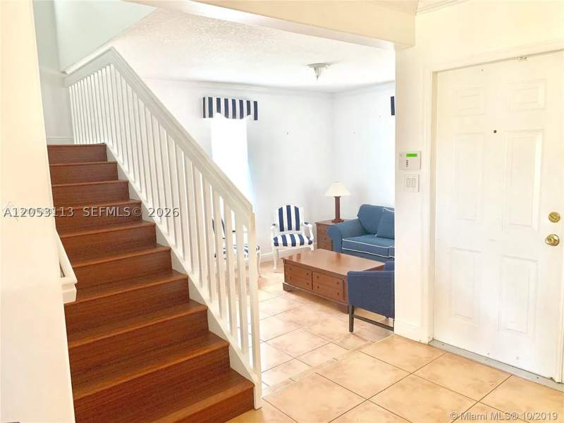 5 bedroom SingleFamilyResidence at 16141 SW 96th Ter, Garden Hills West, Miami — photo 3