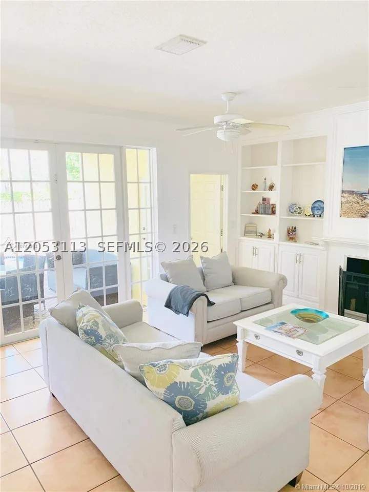 5 bedroom SingleFamilyResidence at 16141 SW 96th Ter, Garden Hills West, Miami — photo 4
