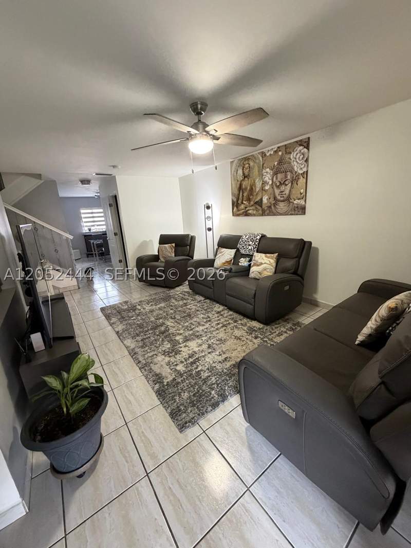 3 bedroom Townhouse at 2760 W 63rd Pl 106-23, Lago Grande Five-A Condo, Hialeah — photo 3