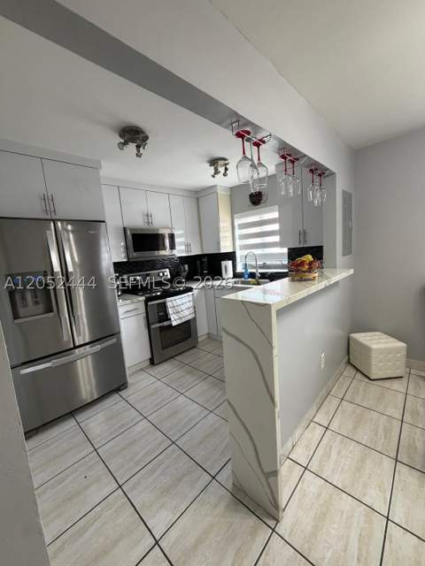 2760 W 63rd Pl 106-23, Hialeah FL - photo 6 of 33