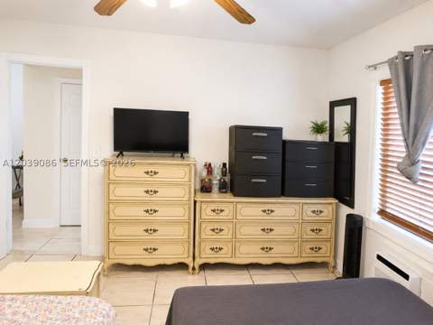 549 Meridian Ave 12, Miami Beach FL - photo 10 of 14