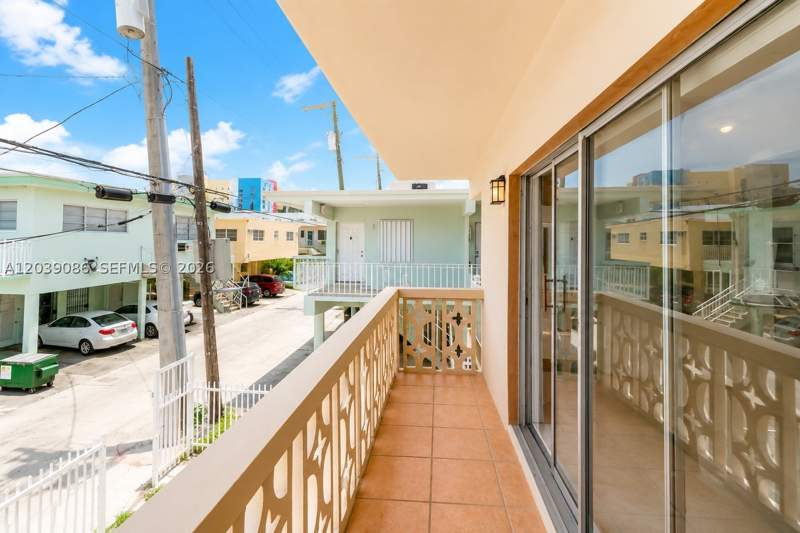 1 bedroom Condominium at 549 Meridian Ave 12, Ocean Beach Addn No 3, Miami Beach — photo 2